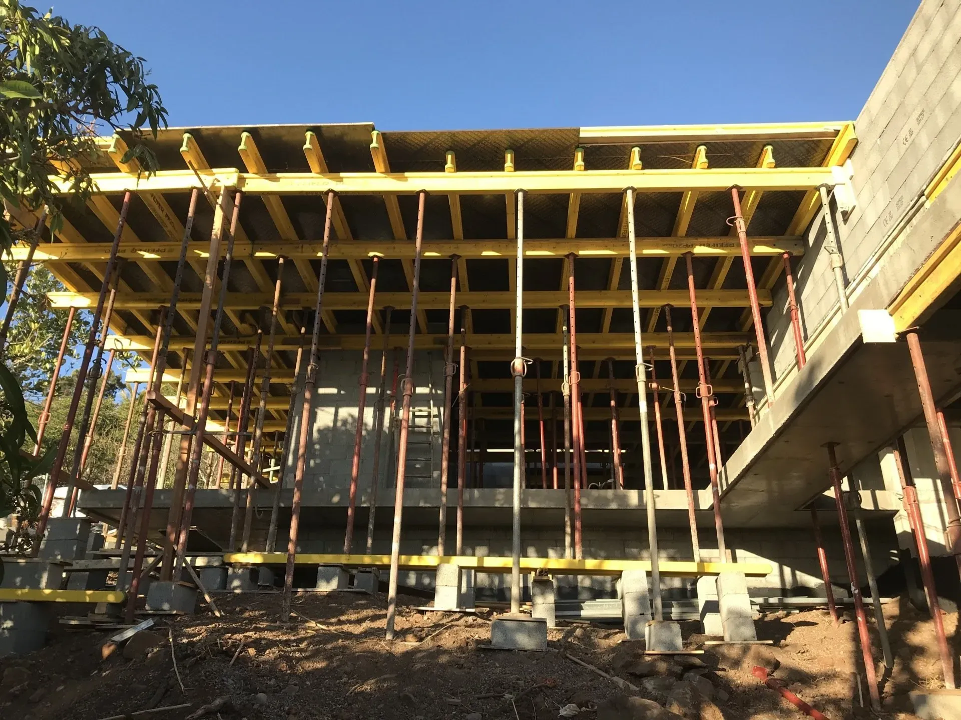 Fondations et dalle béton, chantier à Saint-André